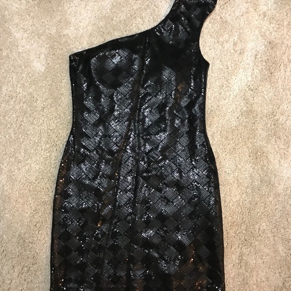 Black dress - Picture 3 of 3